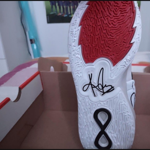 Kyrie Infinity - Picture 3 of 6